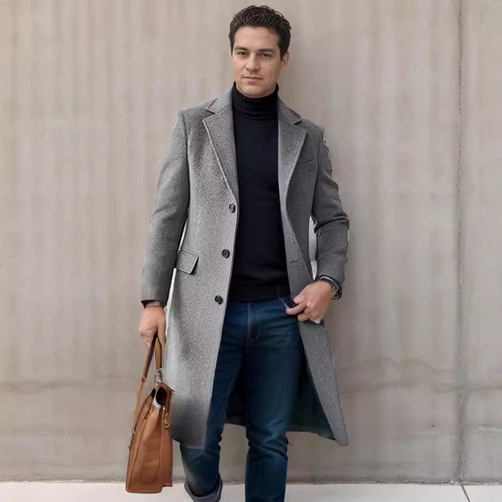 Herren eleganter Mantel mit strukturiertem Gewebe und modernen Akzenten Drune