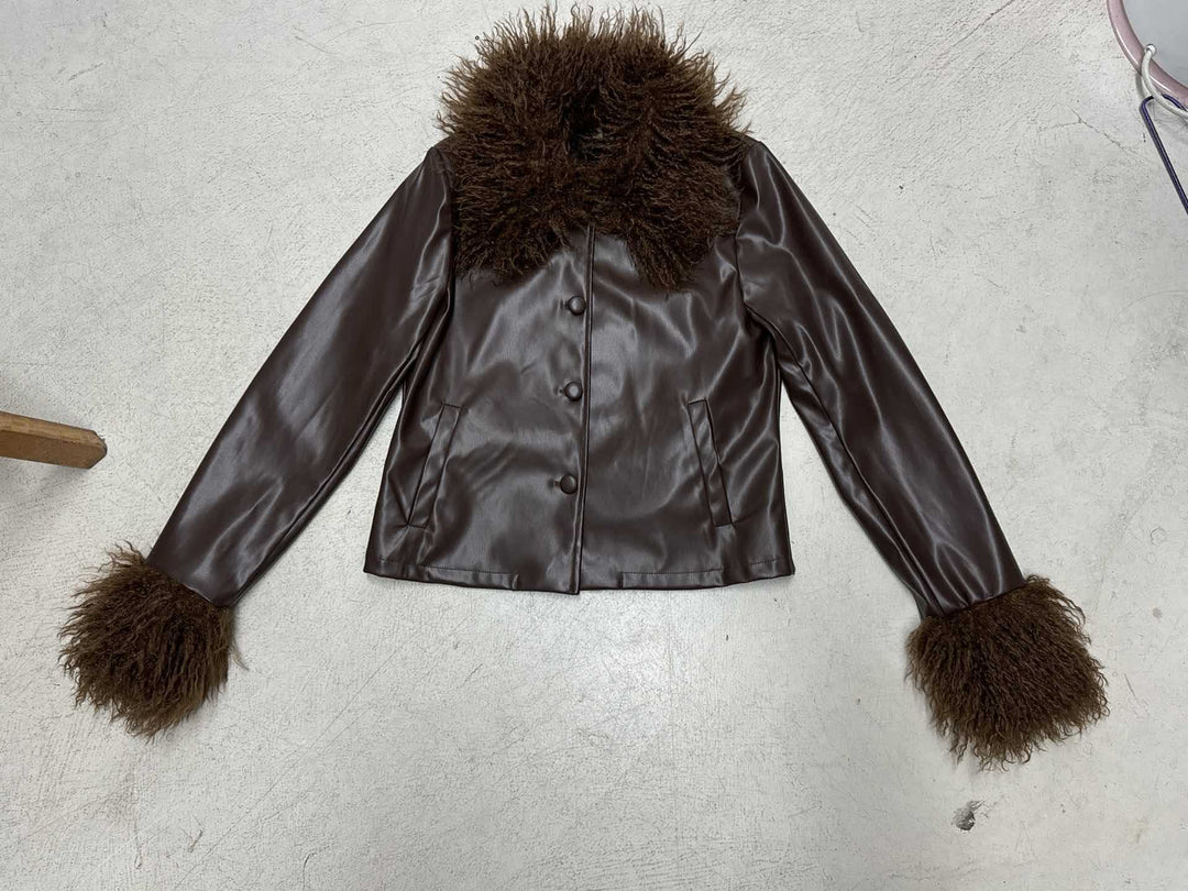 Damen nan kurze Kunstlederjacke mit voluminösem Fellkragen und Fellmanschetten Drune