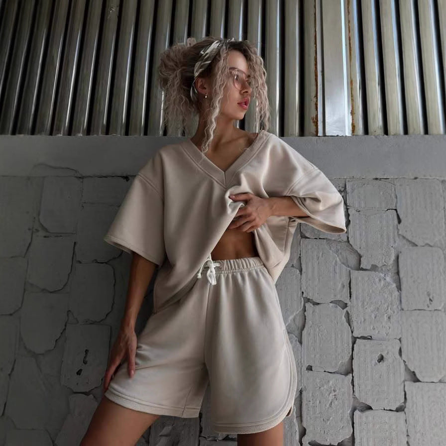 Damen lässiges Sport-Set mit oversized Oberteil und bequemen Shorts