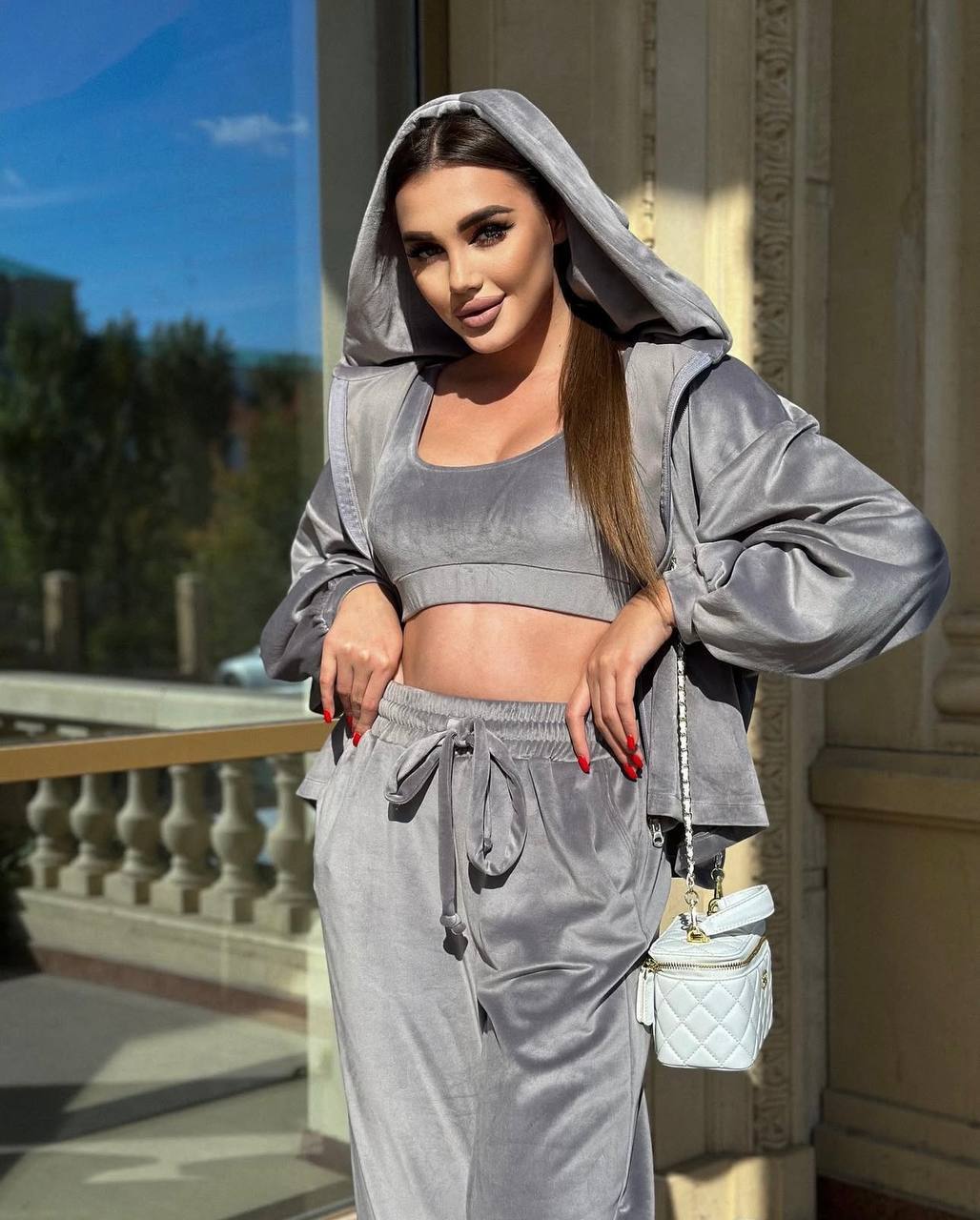 Damen Cropped Samt-Hoodie mit weitem Arm und High-Waist Jogginghose im Lounge-Set Drune