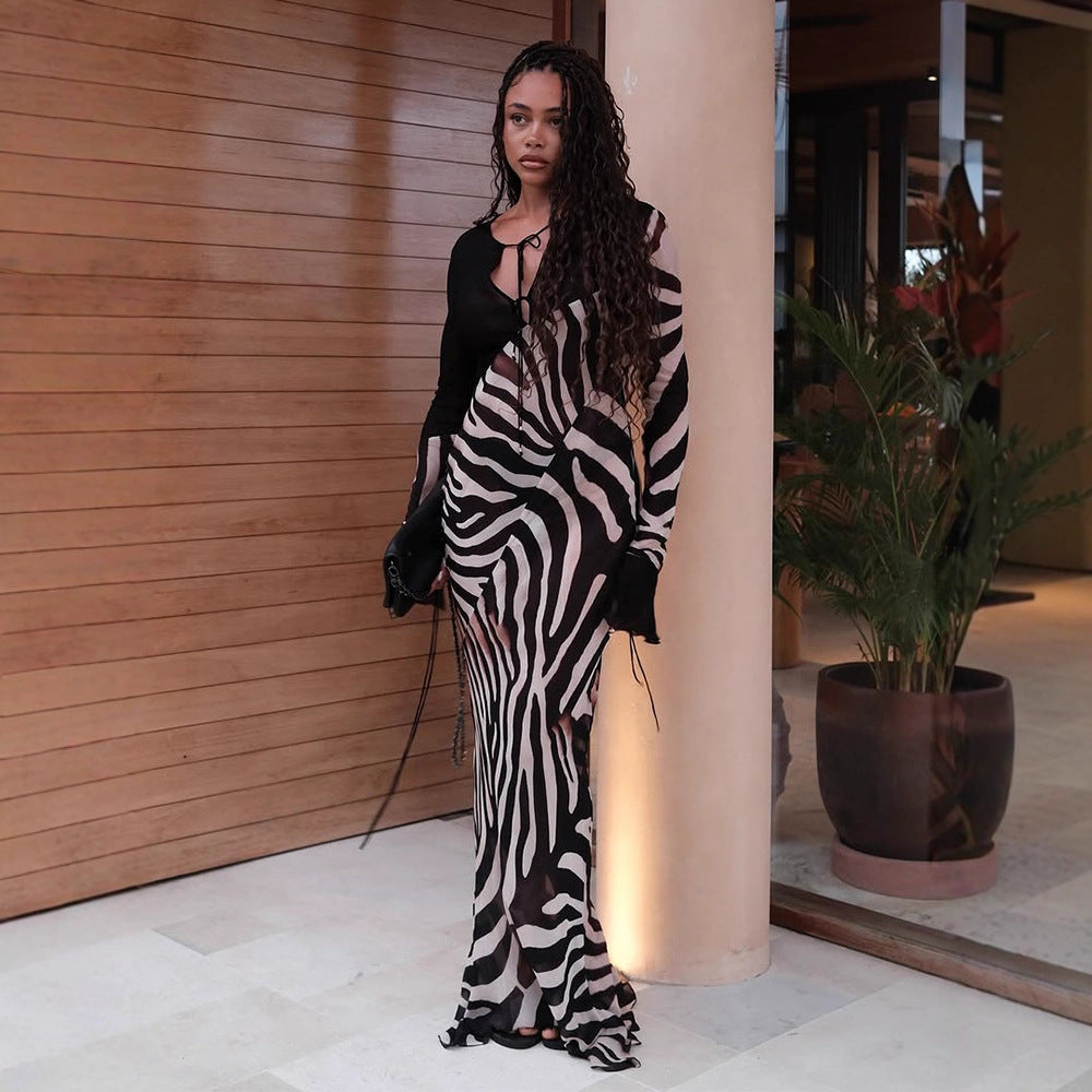 Damen figurbetontes Mesh‑Maxikleid mit tiefem V‑Ausschnitt & grafischem Zebra‑Print Drune