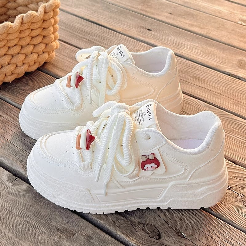 Damen Sportliche Sneakers mit verspielten Applikationen Drune