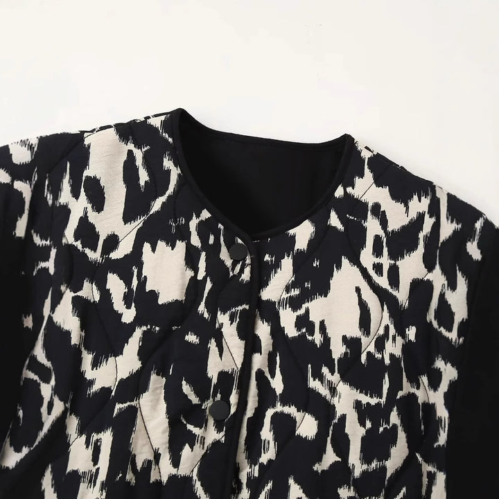 Damen nan gesteppte Kurzjacke mit modernem Animalprint, Rundhalsausschnitt und aufgesetzten Taschen Drune