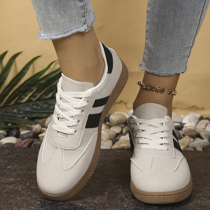 Damen Retro-Sneaker mit Wildleder-Optik, Gumsohle und kontrastierenden Streifen Drune