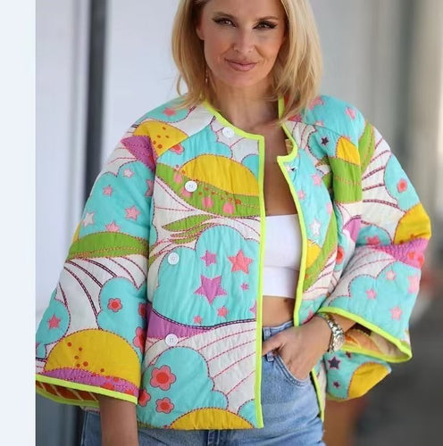 Damen Übergangsjacke mit fröhlichem Blumenmuster und praktischen Knopfdetails Drune