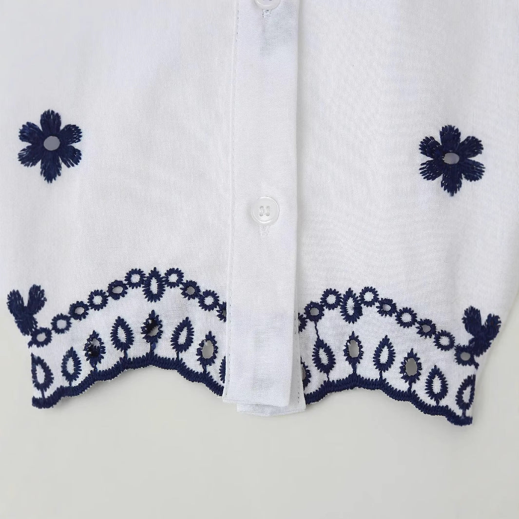 Damen nan kurzgeschnittene bestickte Hemdbluse mit geschwungenem Saum und floraler Stickerei Drune
