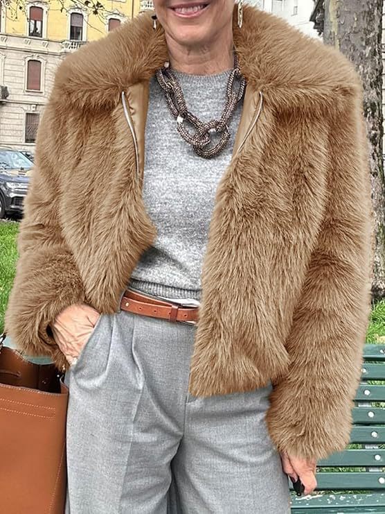 Damen Kurzblouson aus veganem Hochflor‑Kunstpelz im geradlinigen Boxy‑Schnitt mit verdecktem Reißverschluss Drune