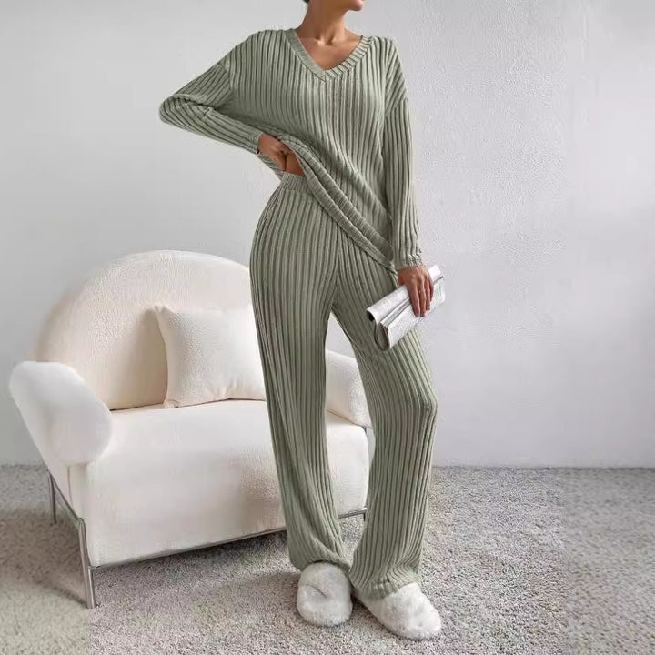 Damen bequemer Strickanzug aus hochwertigem Baumwollmix mit modernem Rippenmuster Drune