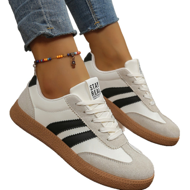 Damen Retro Sneaker mit Gummisohle, Velours‑Details und markanten Seitenstreifen Drune
