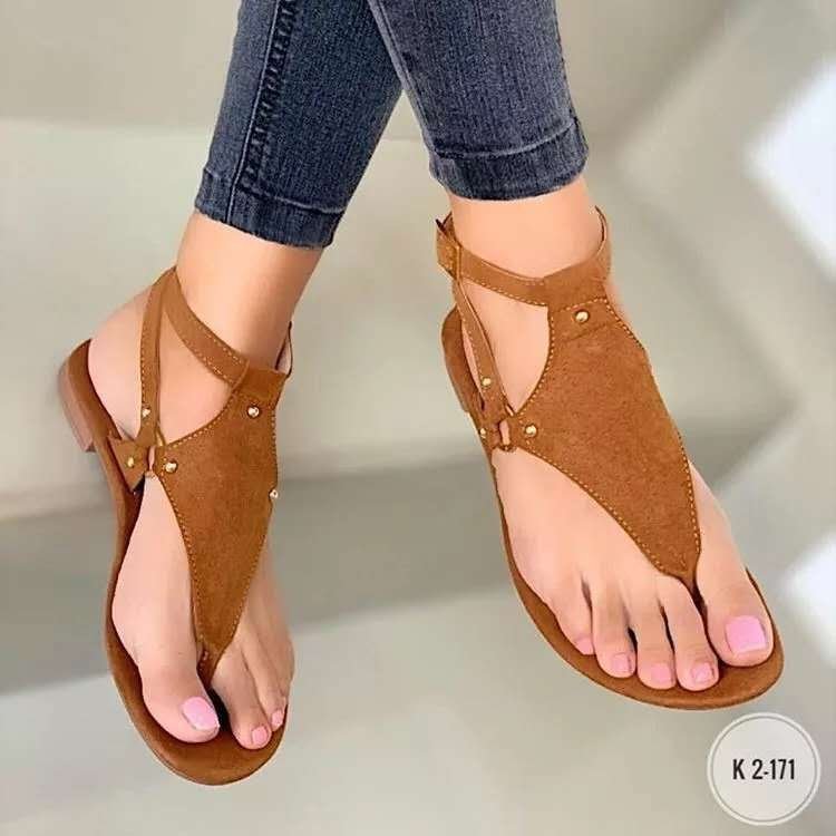 Damen T‑Riemen Sandalen mit Knöchelriemen, Veloursoptik und flacher Komfortsohle Drune