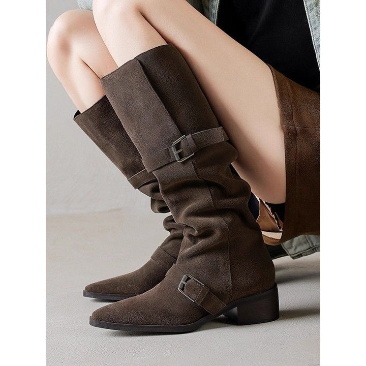 Damen Kniehohe Veloursleder-Slouch-Boots mit spitzer Zehenpartie, verstellbaren Zierschnallen und komfortablem Blockabsatz Drune