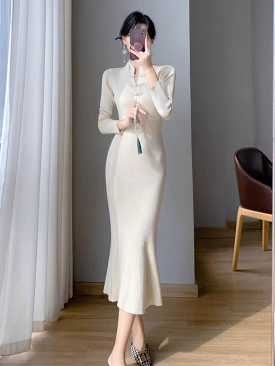 Damen Elegantes Strickkleid mit hohem Kragen und asymmetrischem Saum Drune