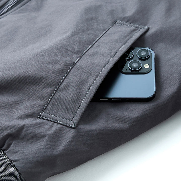 Herren klassische Bomberjacke im Pilotenstil mit Ärmel‑Utilitytasche und geripptem Saum Drune