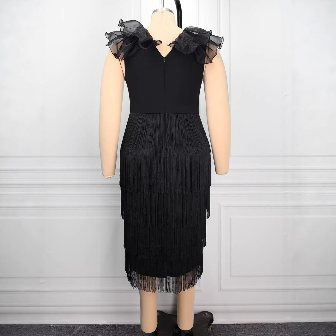 Damen Abendkleid mit voluminösen Rüschendetails und schickem Fransen Drune