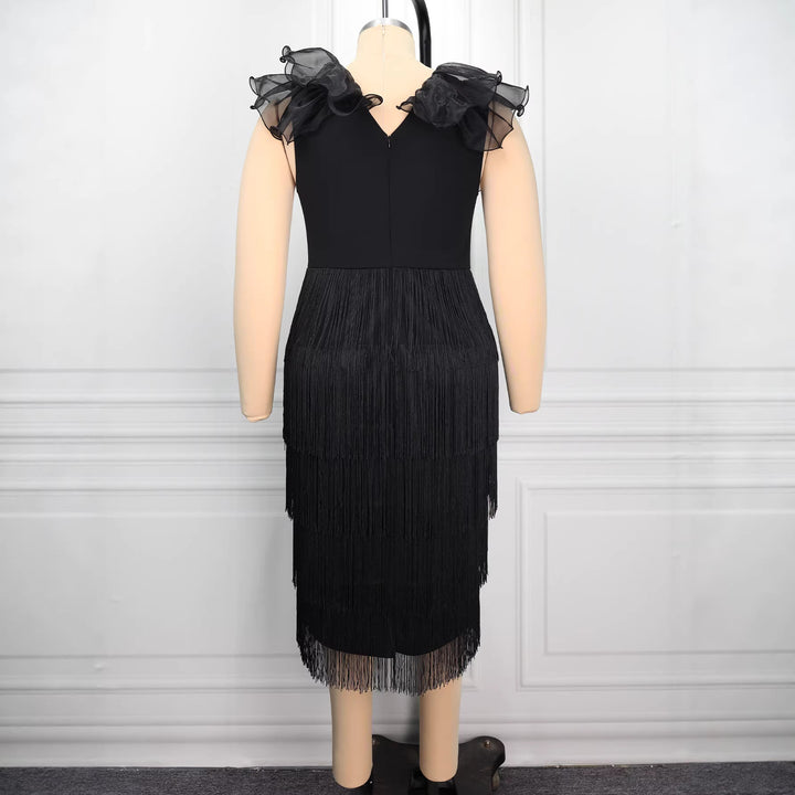 Damen Abendkleid mit voluminösen Rüschendetails und schickem Fransen Drune