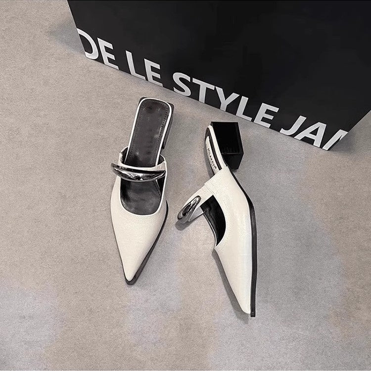 Damen Spitz zulaufende Mule-Pumps mit sculpted Blockabsatz und dekorativer Gliederkette Drune