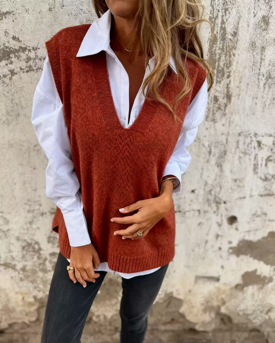 Damen eleganter Strickpullunder mit V-Ausschnitt und feinen Rippdetails Drune