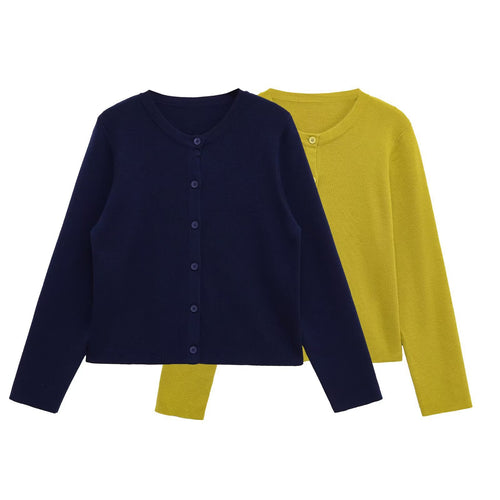 Damen Kleidung aus hochwertigem Strickmaterial mit Knopfleiste und Rundhalsausschnitt Drune