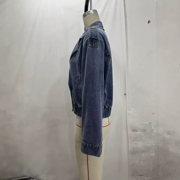 Damen Cropped Jeansjacke im Trench‑Stil mit doppelreihiger Knopfleiste und Schulterklappen Drune