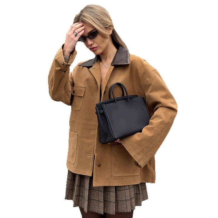 Damen Boxy Kurzjacke aus Veloursleder‑Optik mit Kontrastkragen & Pattentaschen Drune