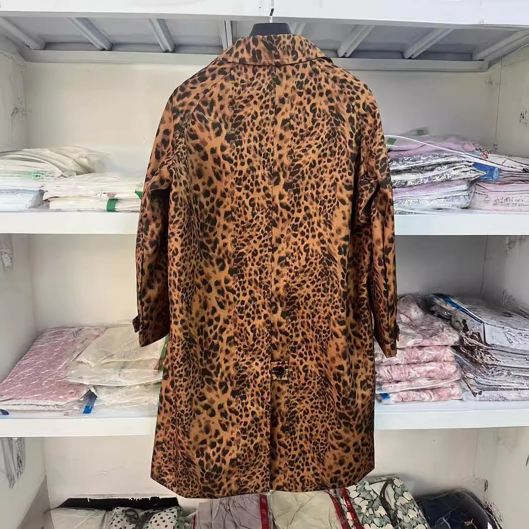Damen nan langer Satin-Mantel im Leo-Print mit Reverskragen verdeckter Knopfleiste und Eingrifftaschen Drune