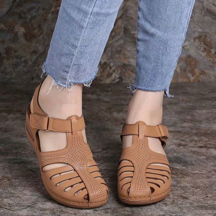 Damen nan geschlossene Slingback-Sandale mit perforiertem Obermaterial, ergonomischem Komfortfußbett und leichtem Keilabsatz Drune