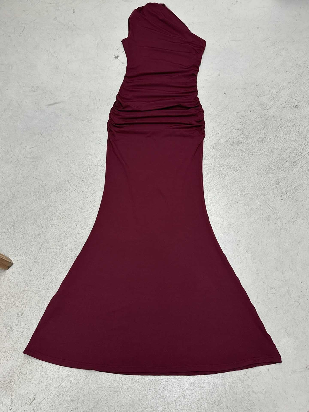 Damen figurbetontes Abendkleid mit asymmetrischen Raffungen Drune