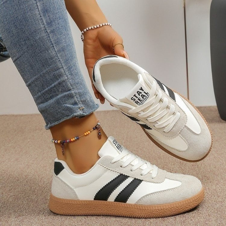 Damen Retro Sneaker mit Gummisohle, Velours‑Details und markanten Seitenstreifen Drune