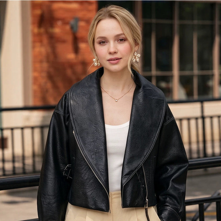 Damen Cropped-Bikerjacke aus Kunstleder mit weitem Schalkragen und asymmetrischem Reißverschluss Drune