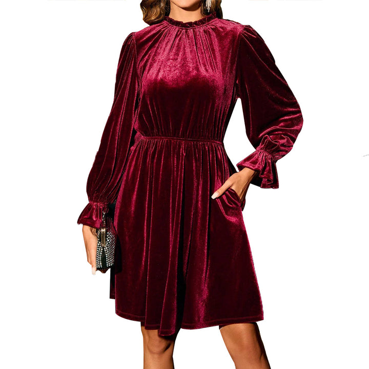 Damen samtiges knielanges Kleid mit Stehkragen, geraffter Taille und praktischen Eingrifftaschen Drune