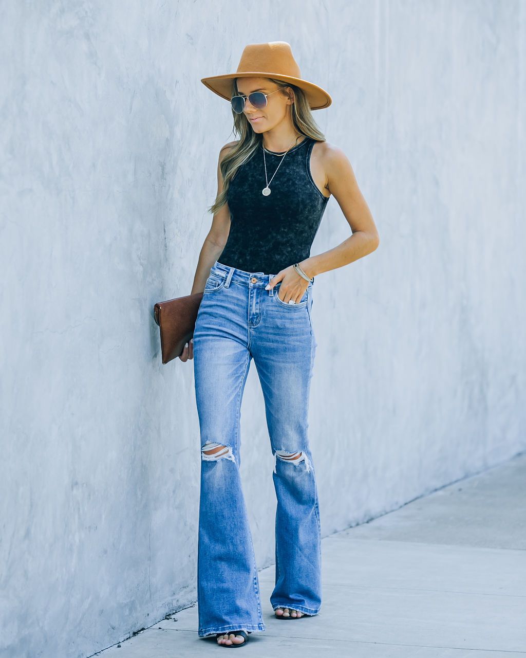 Damen Schlagjeans mit Distressed-Details und hohem Bund Drune