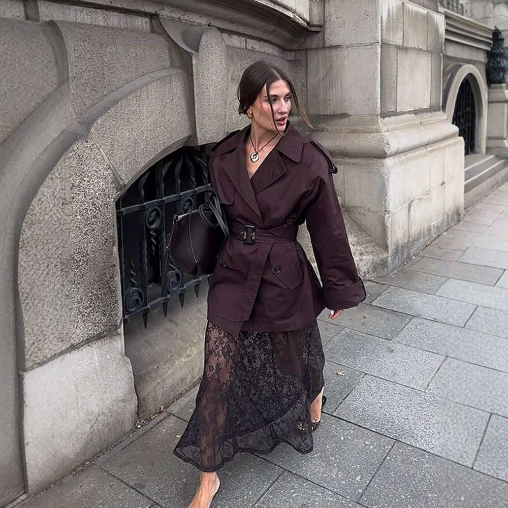 Damen Kurztrench mit Oversize-Schnitt, Taillengürtel und markanten Schulterpatten Drune
