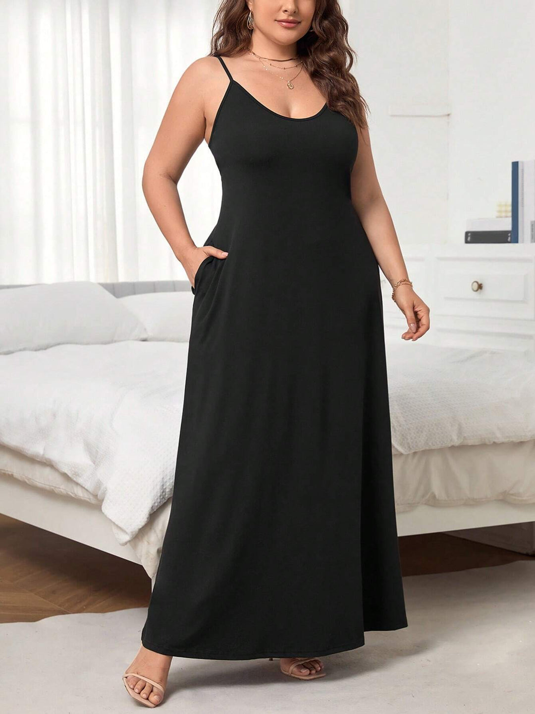 Damen Maxikleid mit schmalen Spagettiträgern und praktischen Seitentaschen Drune