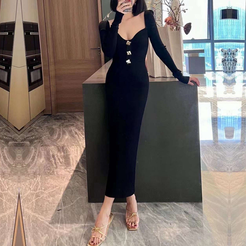 Damen Strickkleid mit tiefem V-Ausschnitt und eleganten Knopfdetails Drune