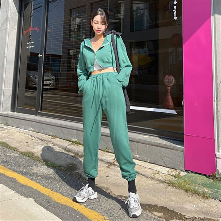Damen sportliches Zweiteiler-Set mit cropped Kapuzenjacke und bequemen Jogginghose Drune