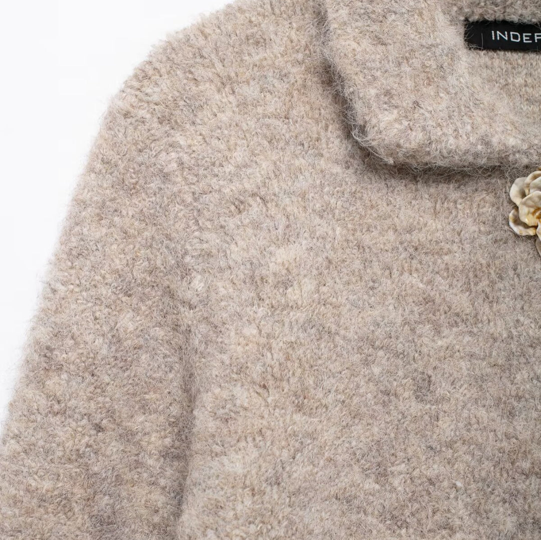 Damen elegante Wolljacke mit dekorativen Blütenknöpfen Drune