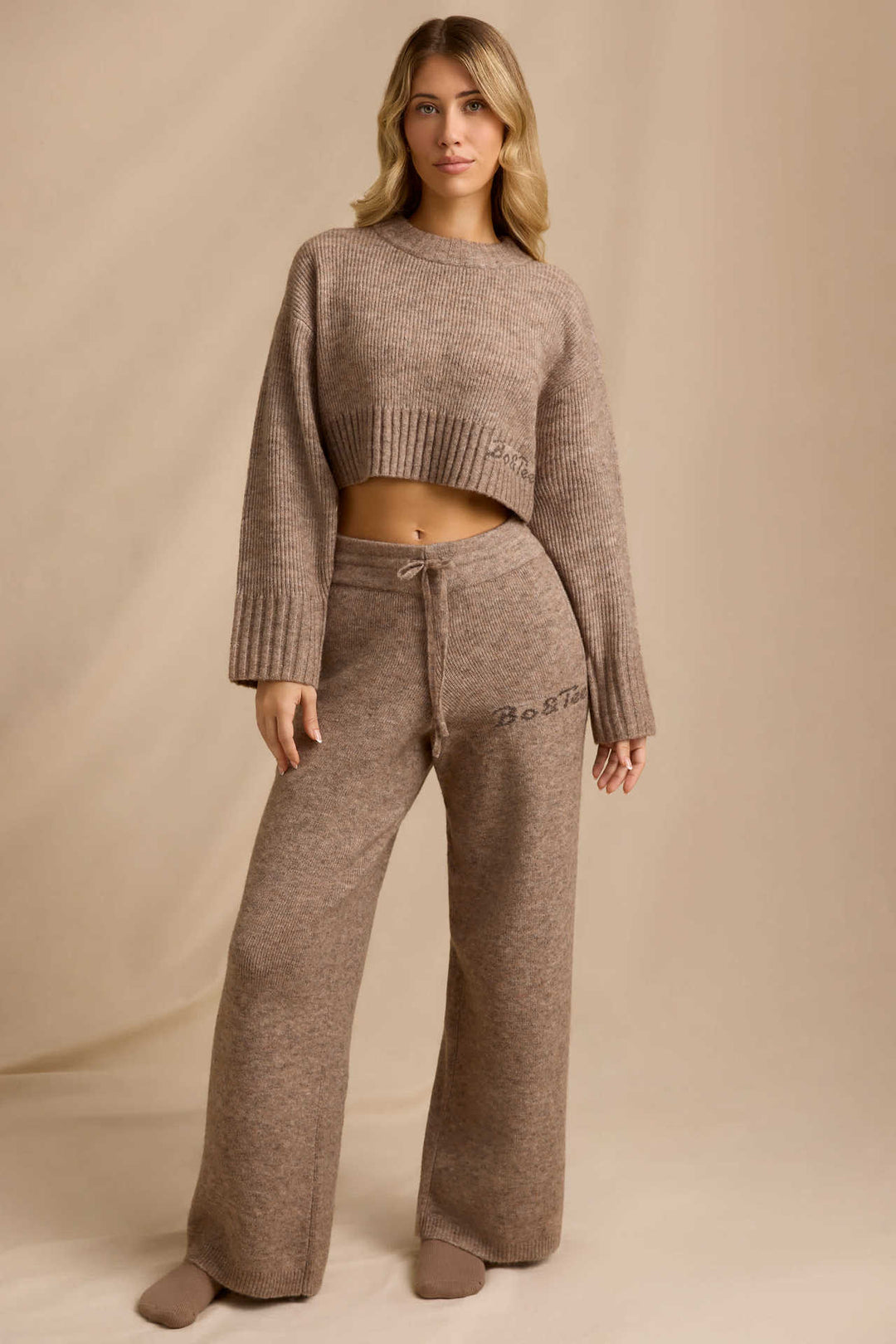 Damen gemütliches Strick-Set mit cropped Pullover und weiten Hosen Drune