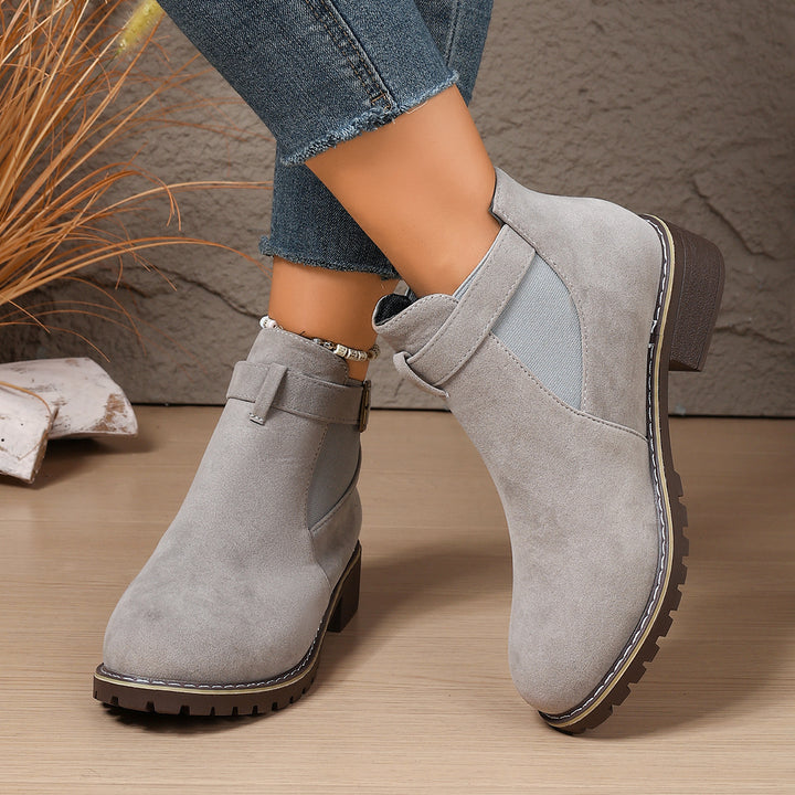 Damen Stiefelette mit Velours-Optik, elastischem Einsatz und Schnallenriemen Drune