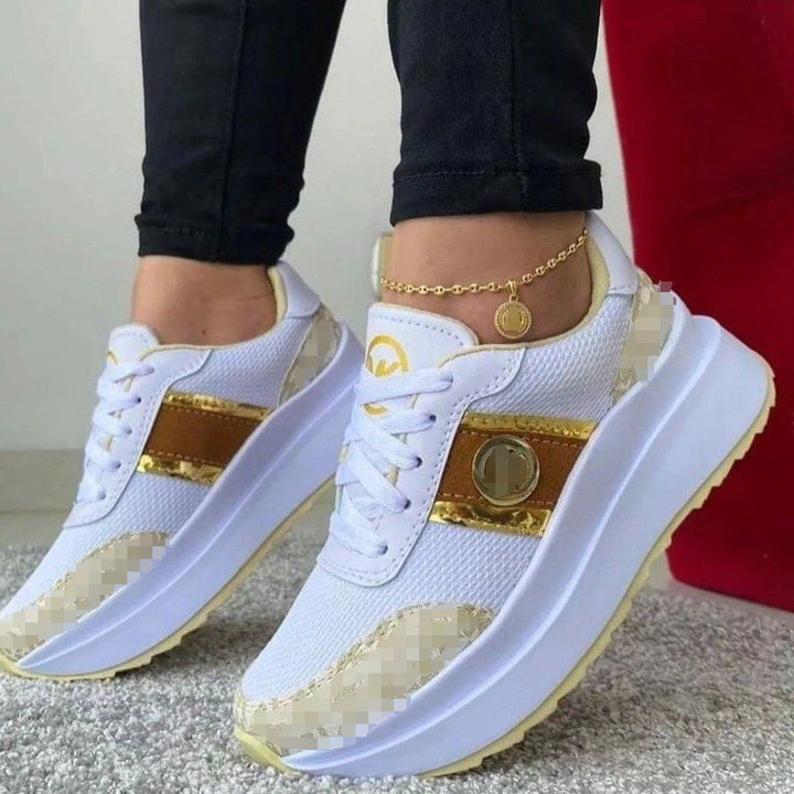 Damen  Plateau-Sneaker mit atmungsaktivem Mesh, Kunstlederbesatz und goldenen Akzentstreifen Drune