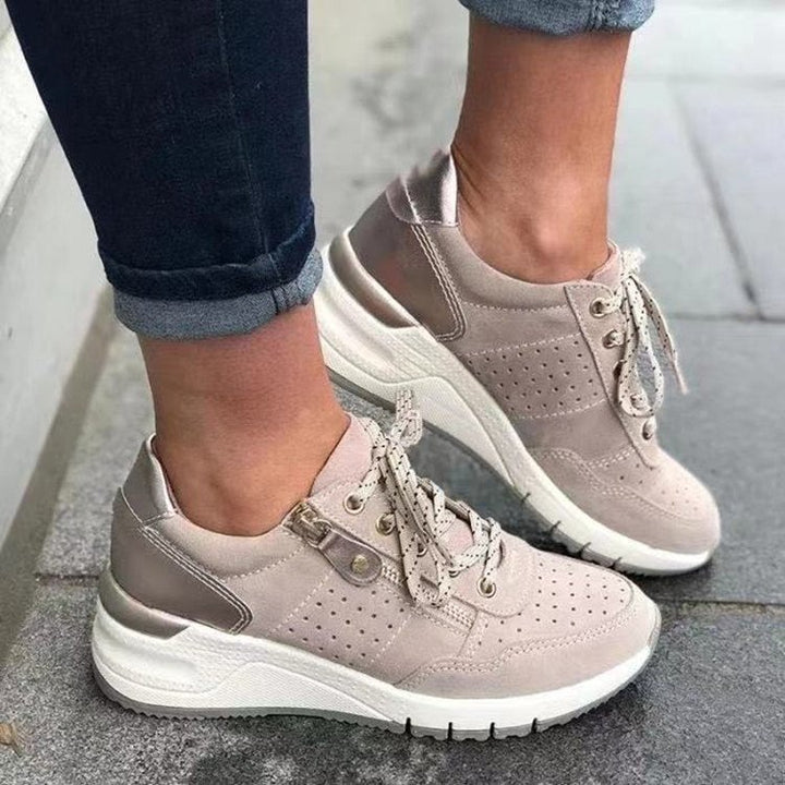 Damen Chunky-Plateau-Sneaker mit perforiertem Velours, gepolstertem Komfortfußbett und Metallic-Fersenaufbau Drune