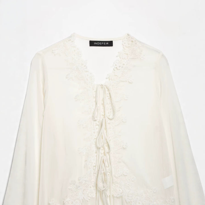 Damen Romantische Chiffonbluse mit Spitzenbesatz, V‑Ausschnitt und Volantstufen Drune