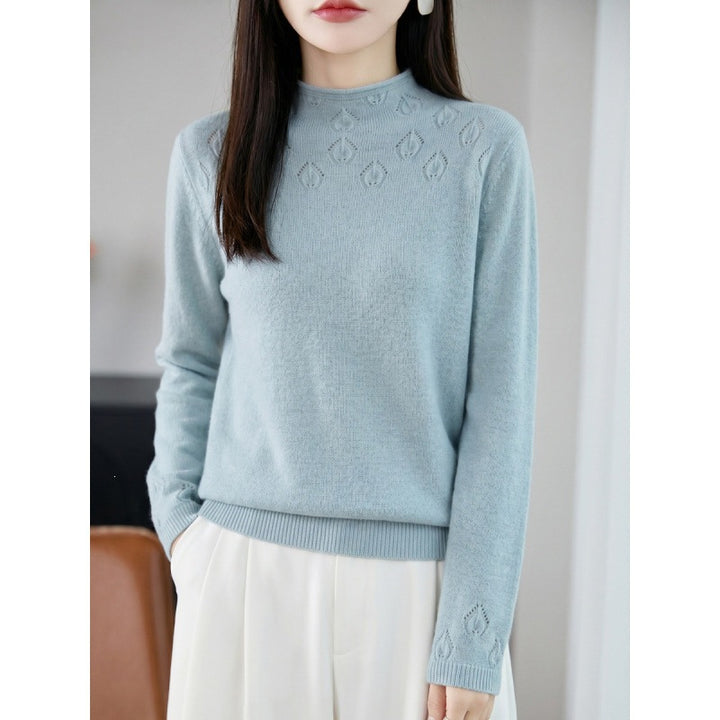 Damen Leichter Stehkragenpullover mit floralem Ajour‑Yoke und feiner Rippkante Drune