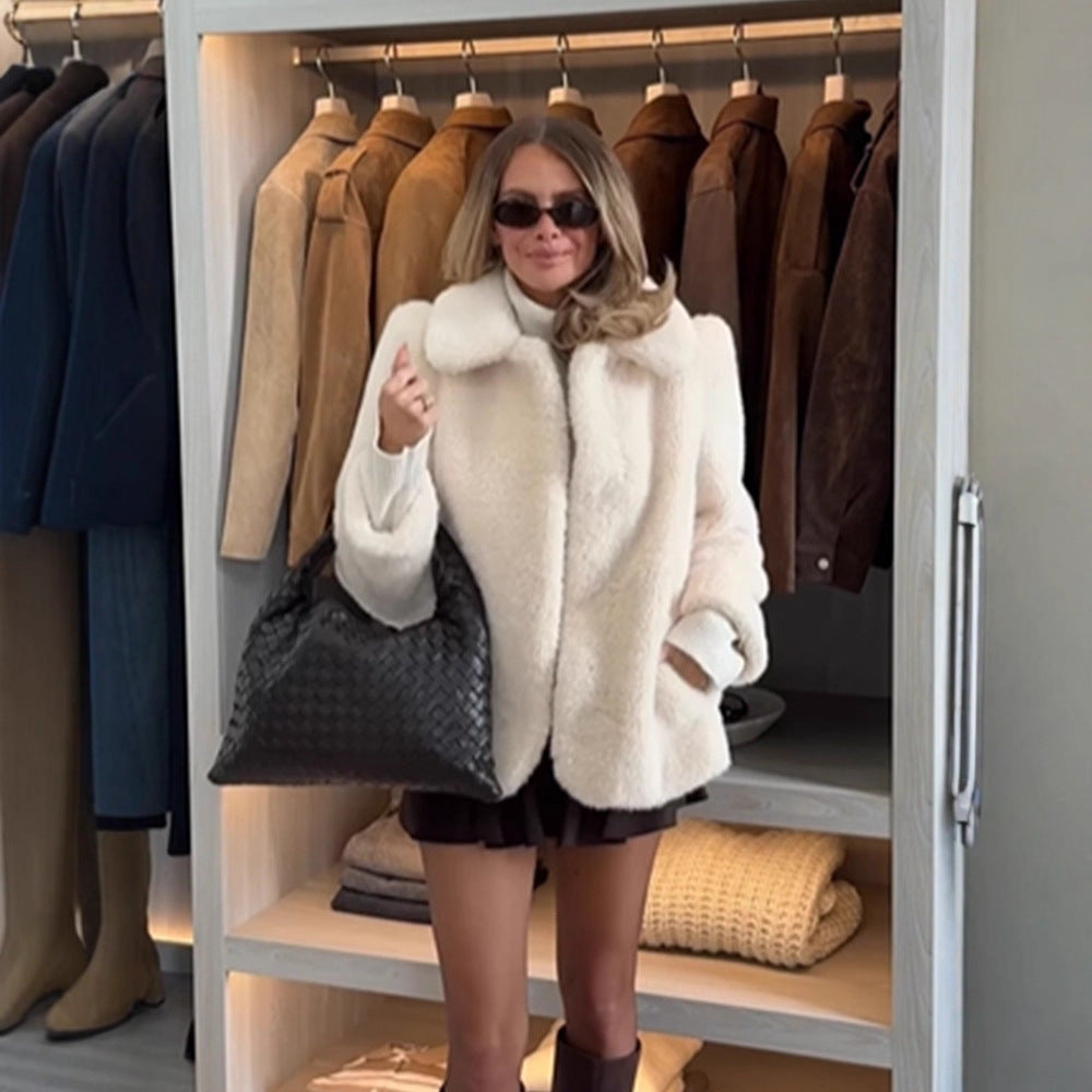 Damen Kurzjacke aus Teddy-Fauxfur mit Oversize-Kragen und Eingrifftaschen Drune