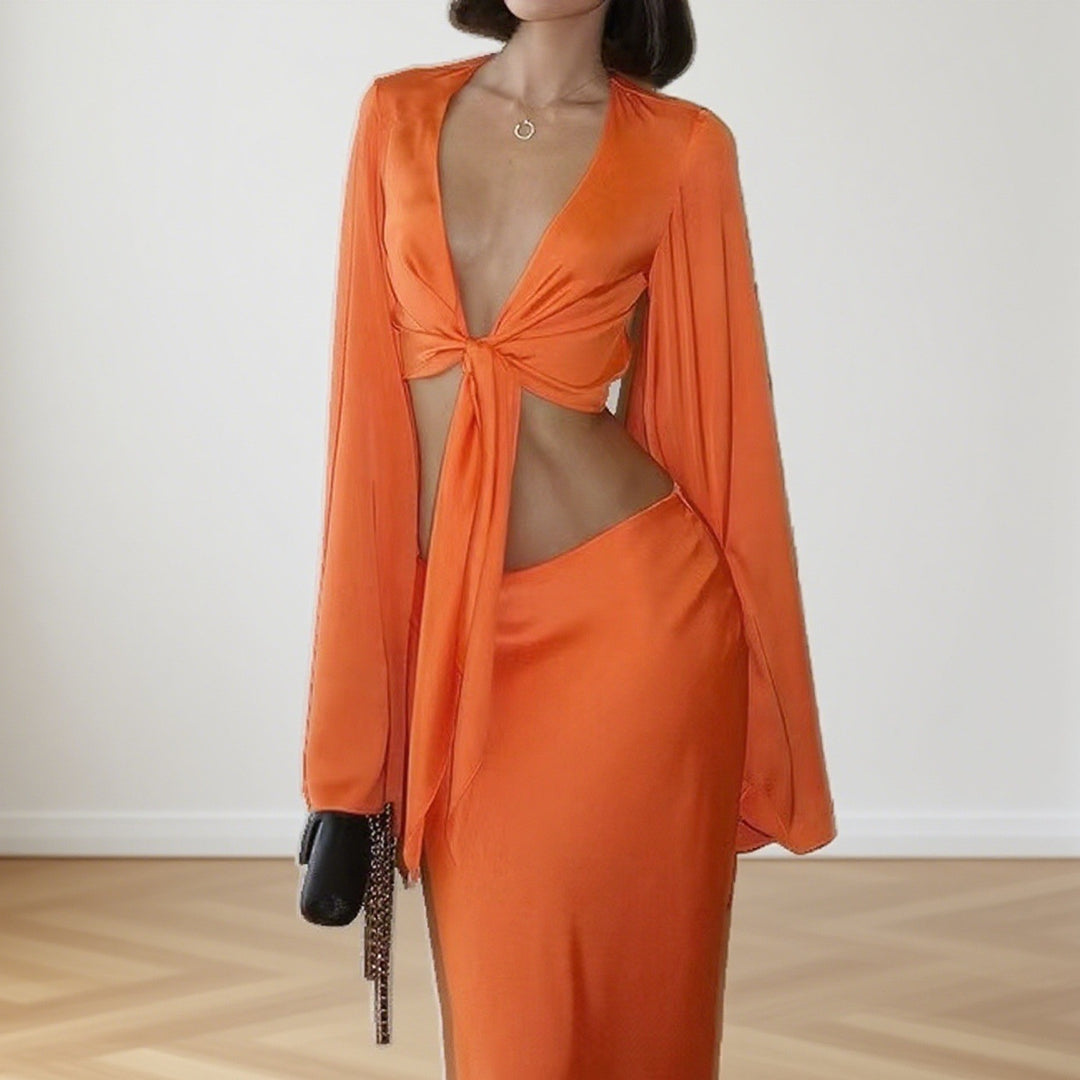 Damen Set bestehend aus cropped Oberteil mit langen, weiten Ärmeln und passendem Midi-Rock Drune