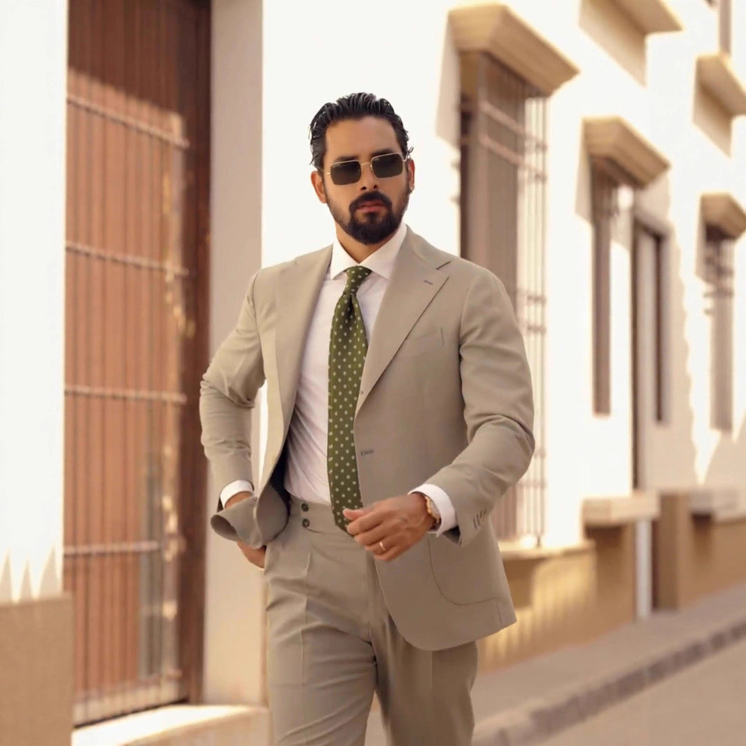 Herren eleganter Anzug im modernen Schnitt mit stilvollen Details Drune