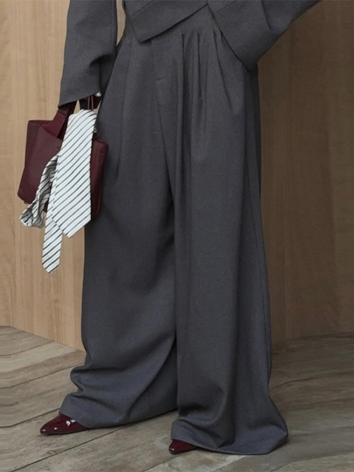 Damen Oversized-Blazer-Set mit tailliertem Schößchen und Plissee-Midirock Drune