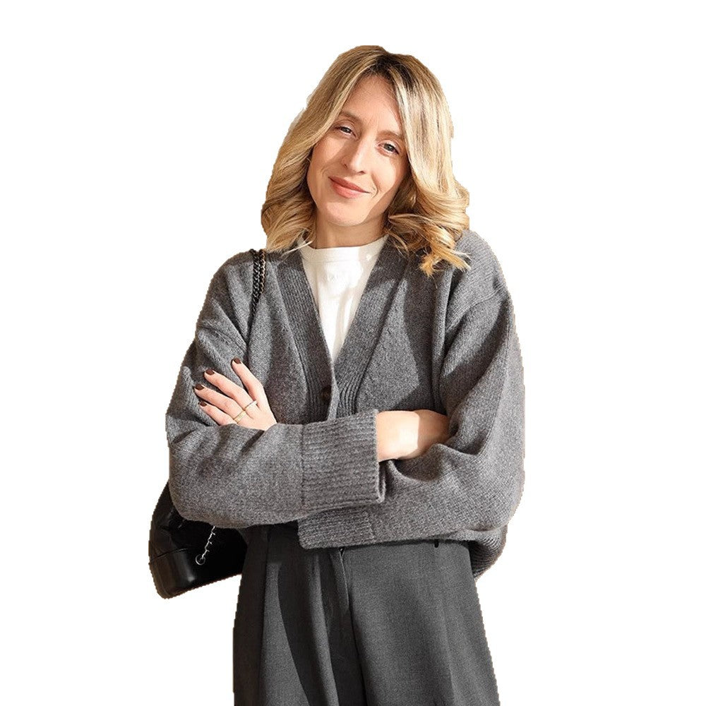 Damen Boxy Strickjacke mit V-Ausschnitt, aufgesetzten Taschen und Hornknöpfen Drune
