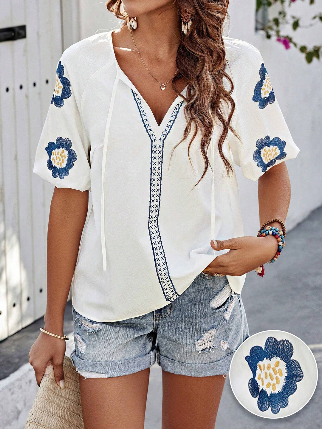 Damen Boho-Bluse mit V-Ausschnitt, floraler Stickerei und Kurzarm Drune
