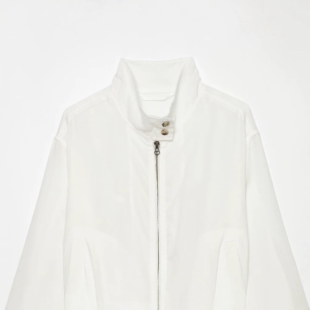 Damen Kurzerblouson im minimalistischen Clean‑Look mit hohem Stehkragen und elastischem Bund Drune