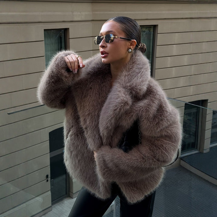 Damen Luxuriöse kurze Kunstpelzjacke mit breitem Schalkragen Drune